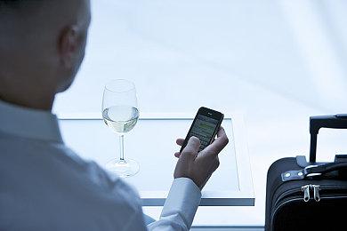 育碧CEO表示 公司仍将保持独立 但考虑接受收购要约